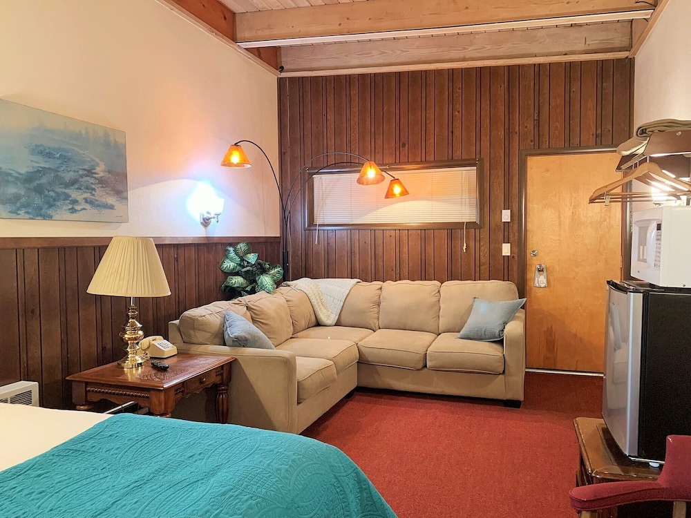 Room, 1 Queen Bed (Pet Friendly) photo 2