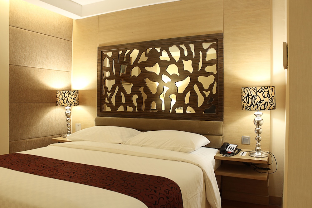 Superior Room, 1 King Bed, Smoking photo 3