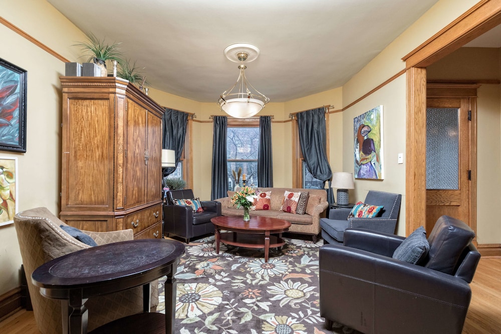Classic Apartment, 5 Bedrooms, Garden Area