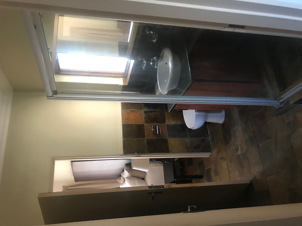 Two Bedroom Apartments Ground Floor photo 3