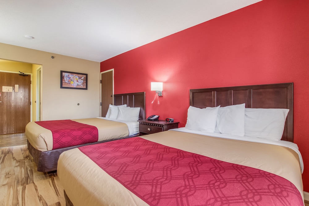 Standard Room, 2 Queen Beds, Non Smoking - Photo 5