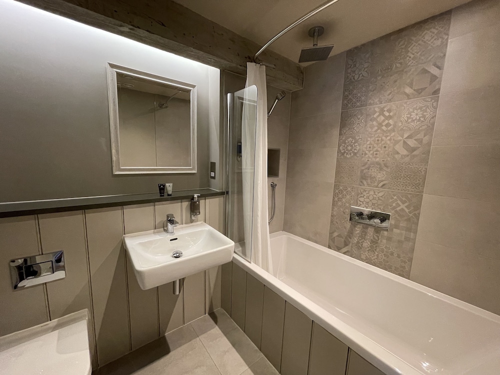 Barn Deluxe Room - Photo 19