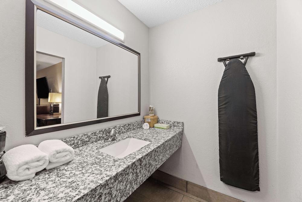 Deluxe Room, 2 Double Beds, Smoking - Photo 5