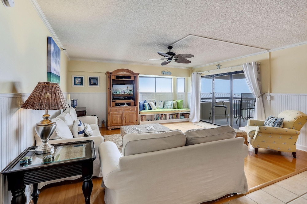 Condo, Multiple Beds (Seahorse 401) photo 3