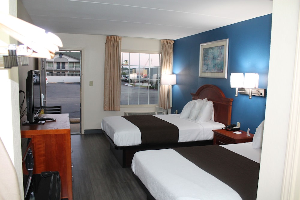 Room, 2 Double Beds, Smoking - Photo 4