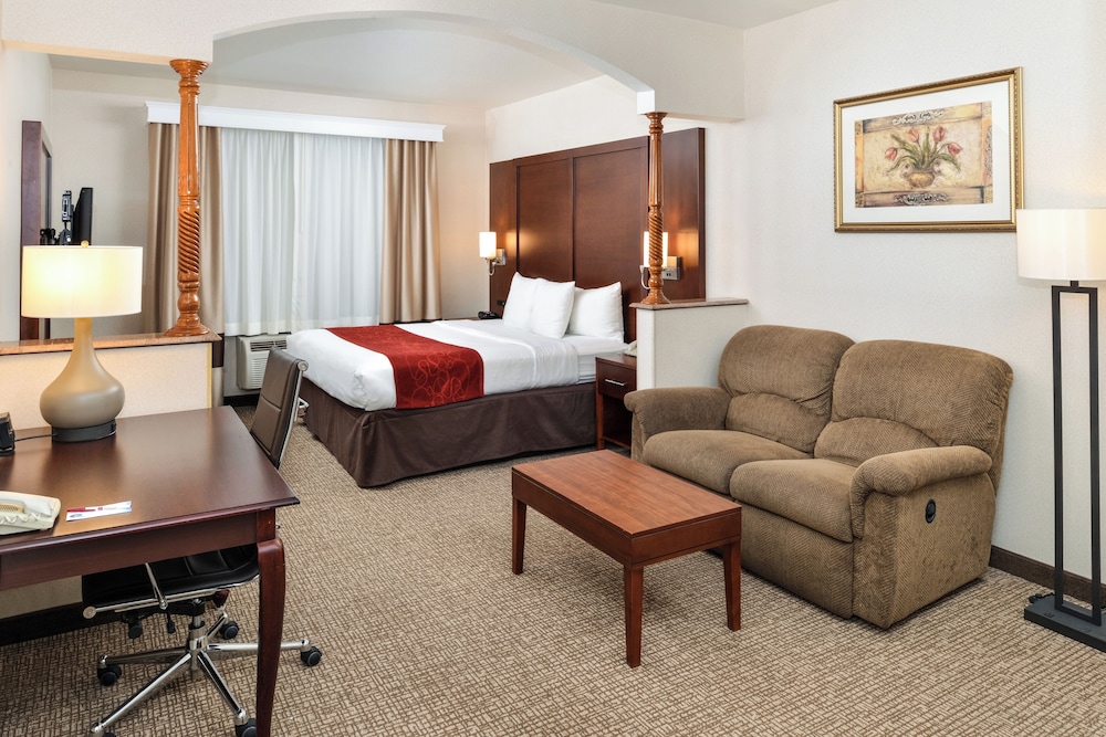 Suite, King, Recliner, Loveseat, Wetbar, Non Smoking - Photo 5