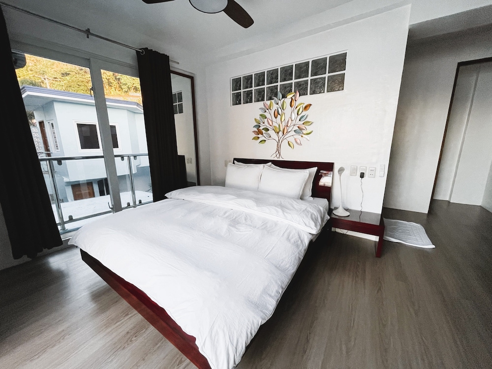 Deluxe Room, Beachfront photo 1