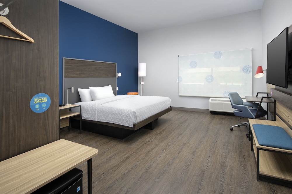 Room, 1 King Bed, Accessible (Hearing) - Photo 3