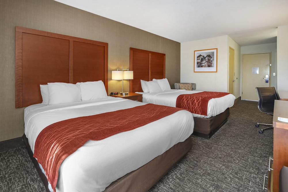Standard Room, 2 Queen Beds, Non Smoking - Photo 2