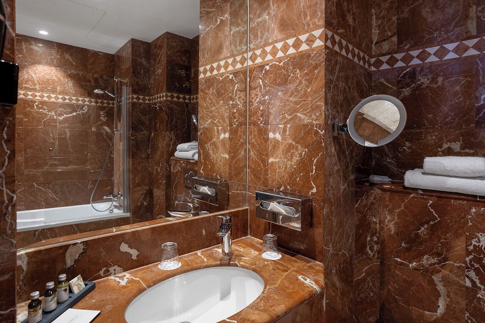 Superior Double or Twin Room, Sea View (Balcony) - Photo 15