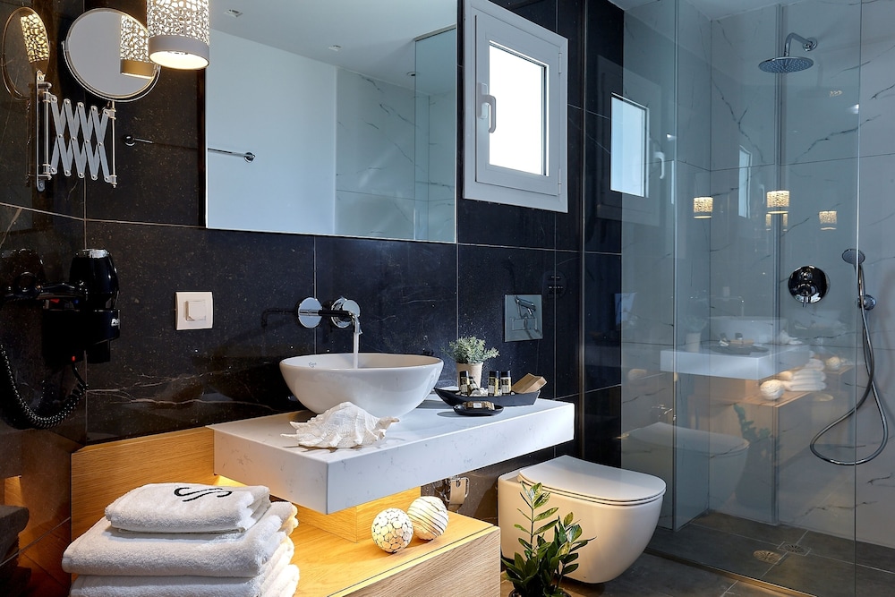 Deluxe Suite, 2 Bedrooms, Sea View photo 3