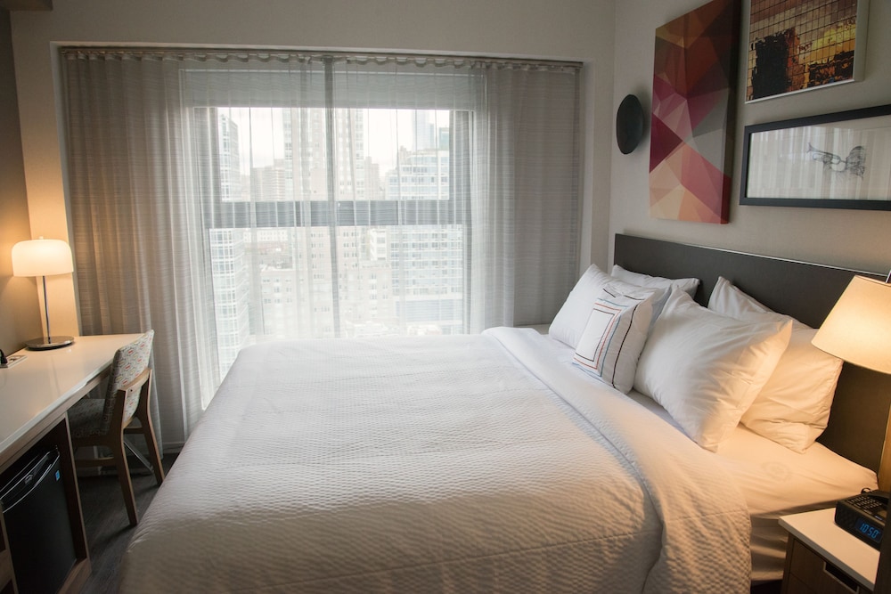 Room, 1 King Bed (Hearing Accessible)