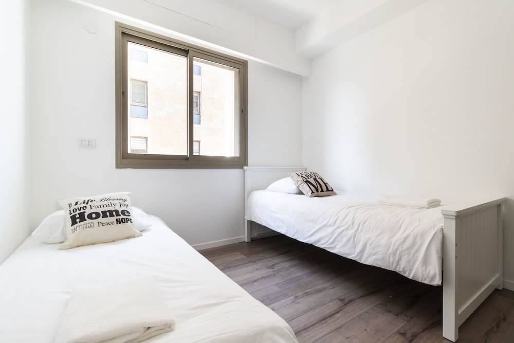 Two-Bedroom Apartment with Balcony photo 1