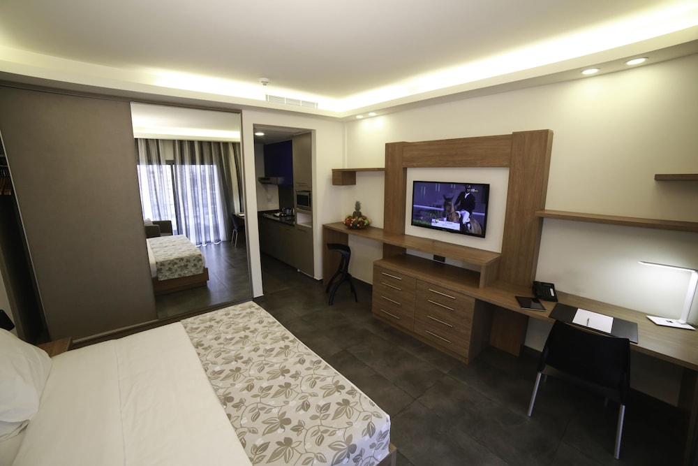 Junior Suite King, with Balcony photo 2