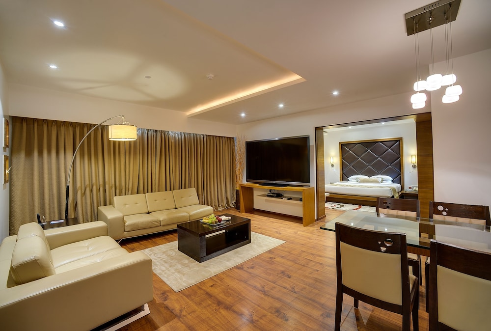 Executive Room - Photo 5