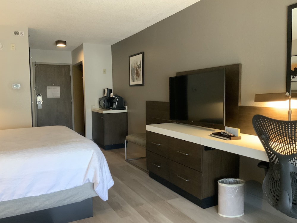 Deluxe Double Room, 2 Queen Beds, Accessible, Roll-In Shower photo 3