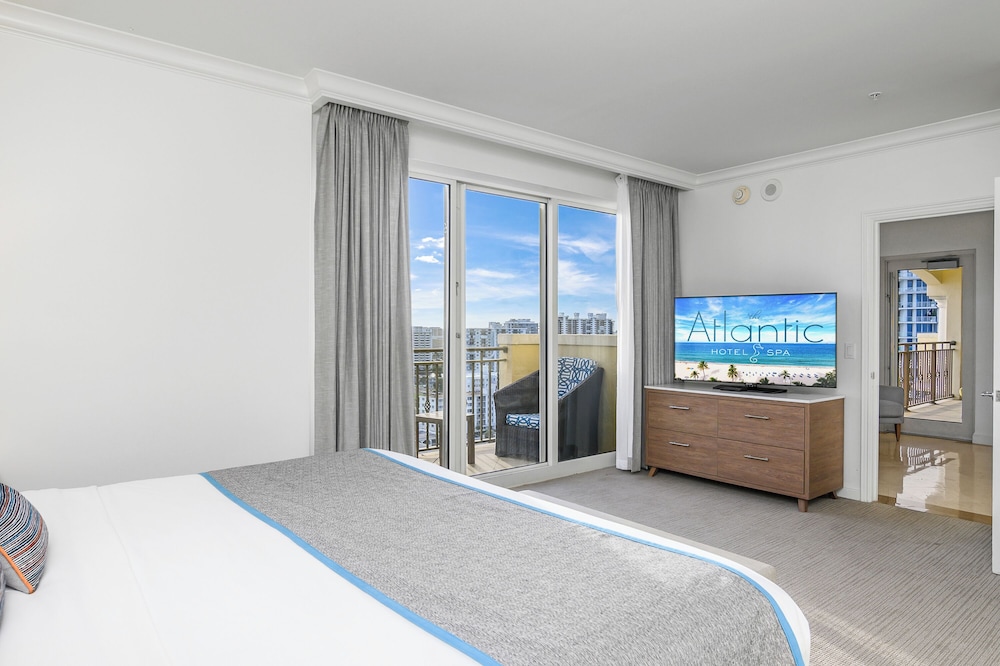Penthouse, Multiple Beds - Photo 9
