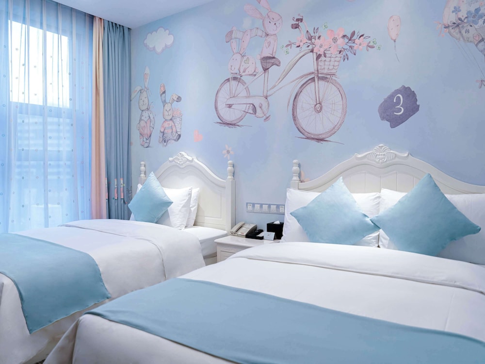 Family Suite, 2 Double Beds (Junior) - Photo 1