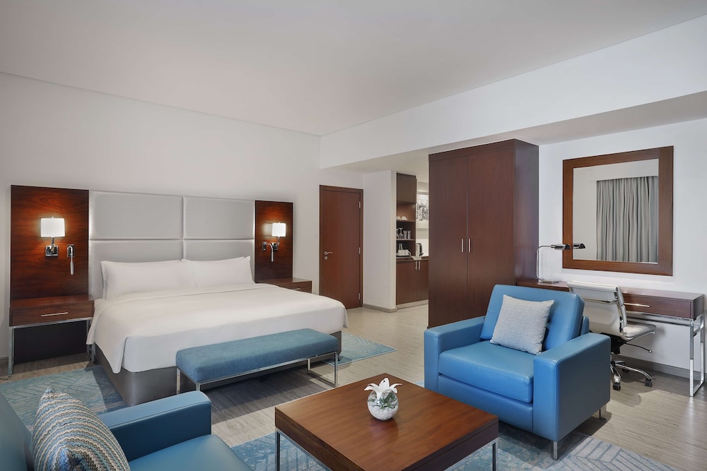 King Deluxe Room With Balcony - Photo 3