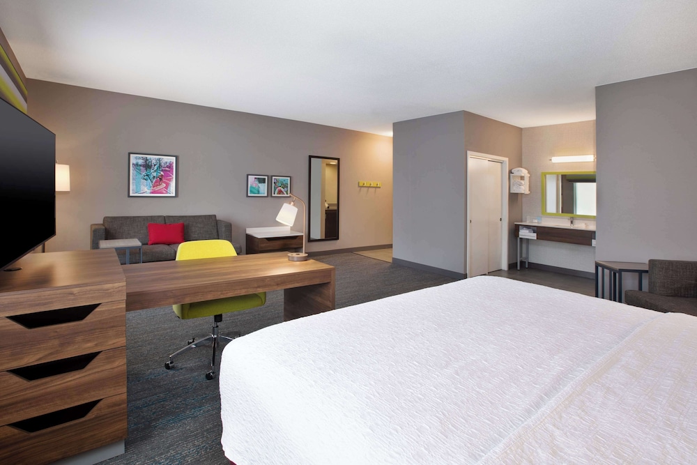 1 King Bed Studio Suite W/Whirlpool Non-Smoking photo 2
