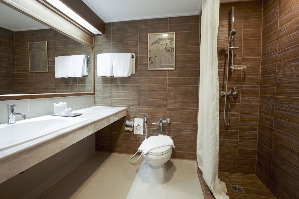 Superior Room, 1 King Bed photo 2