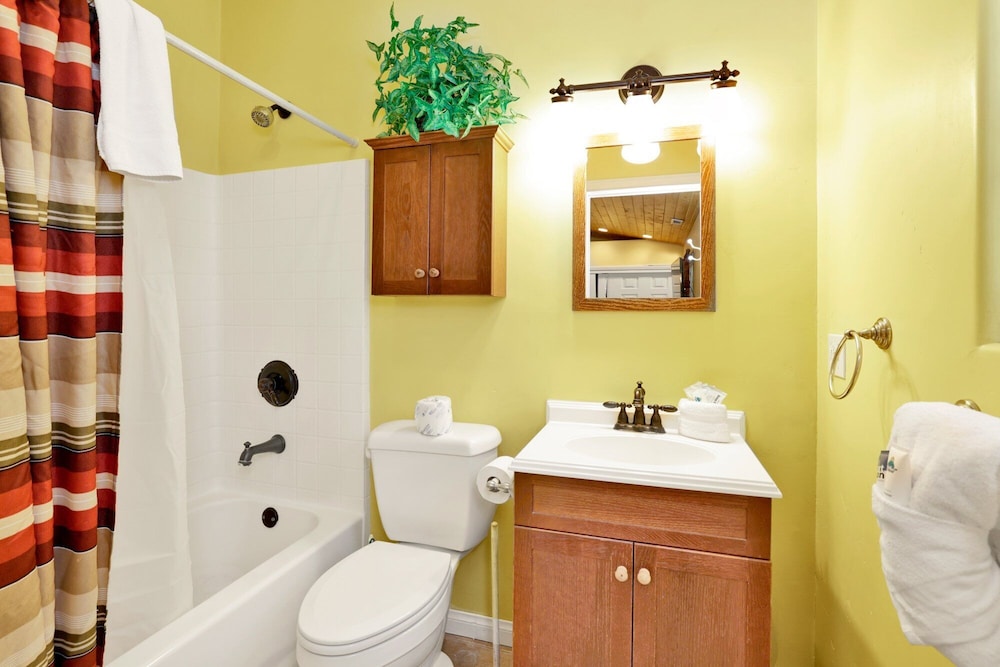 House, Multiple Beds, Hot Tub, Mountain View (1235) photo 2