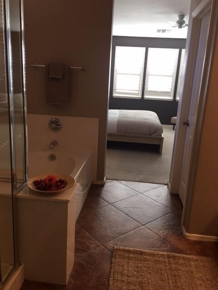 Deluxe House, 3 Bedrooms photo 3