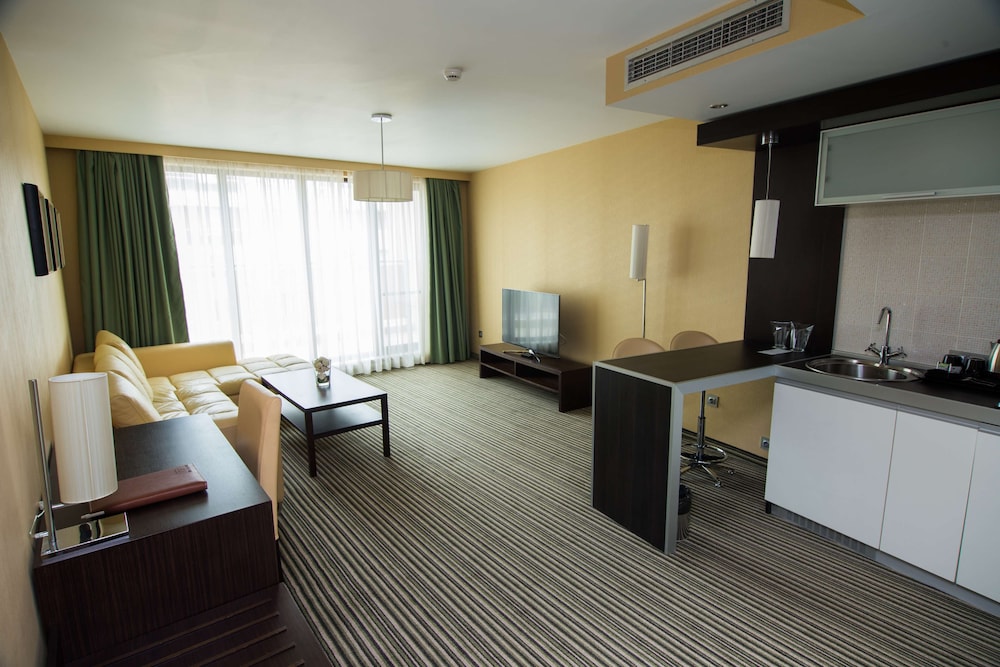 Standard Apartment, 1 Queen Bed, Non Smoking, Kitchenette photo 1