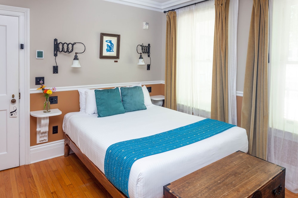 102 - Blue Peacock Room