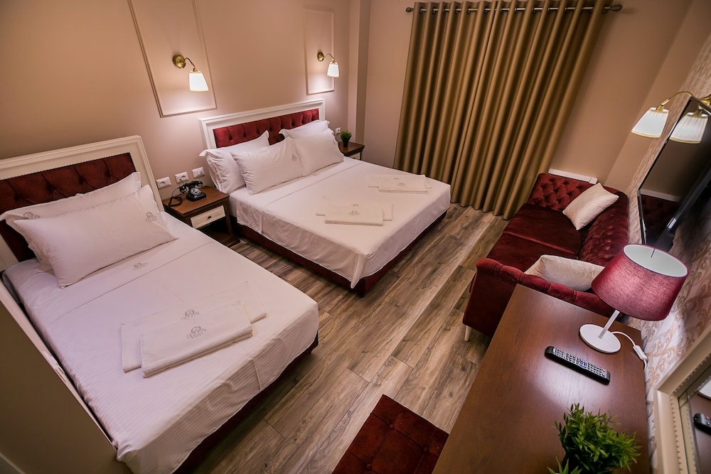 Luxury Triple Room photo 2