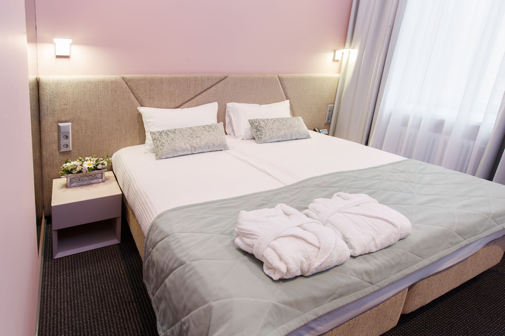 Standard Double or Twin Room photo 1