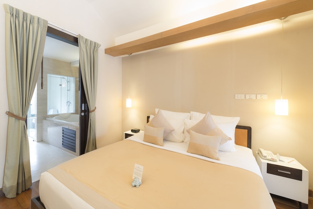 Three Bedroom Suite Pool Villa Sea with Free Minibar - Photo 17