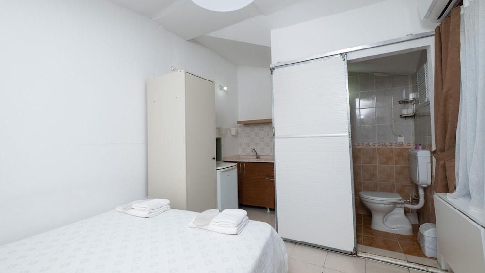 Economy Double Room photo 1