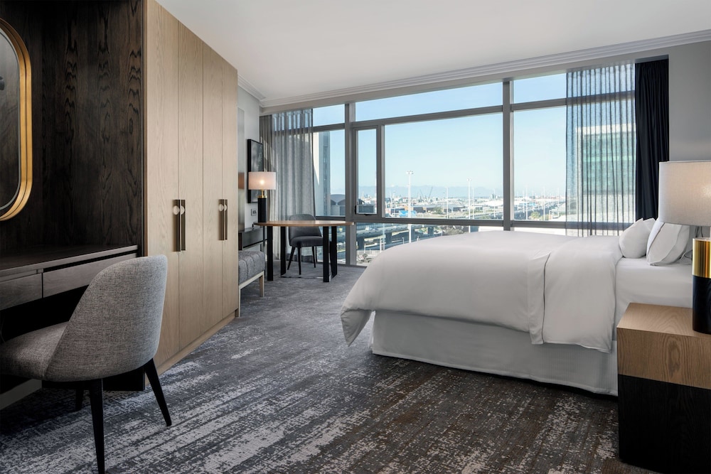 Executive Suite, 1 Bedroom - Photo 1