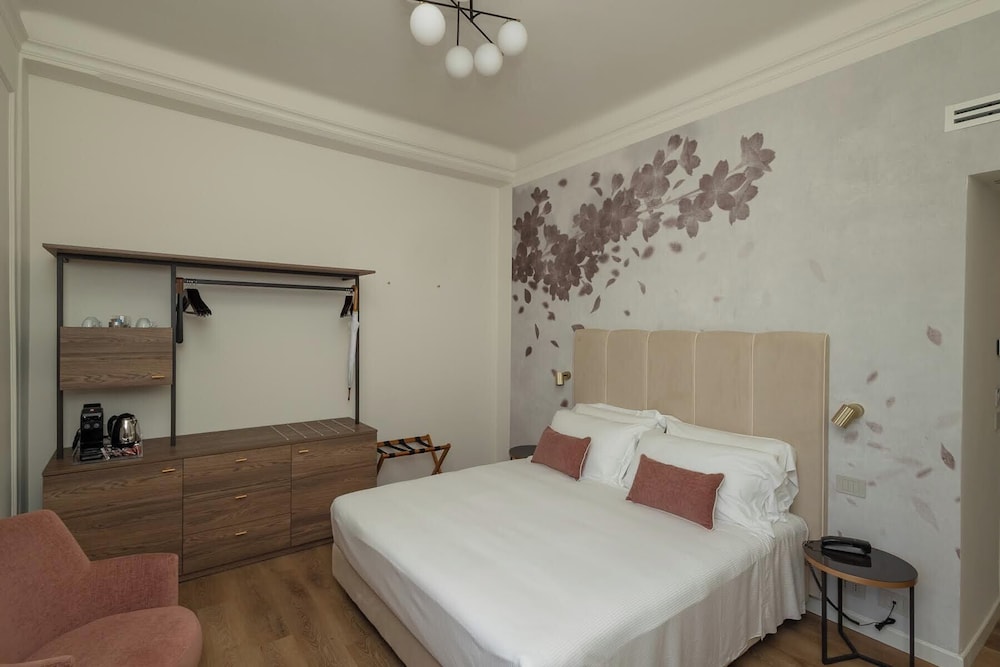 Deluxe Double Room - Photo 8