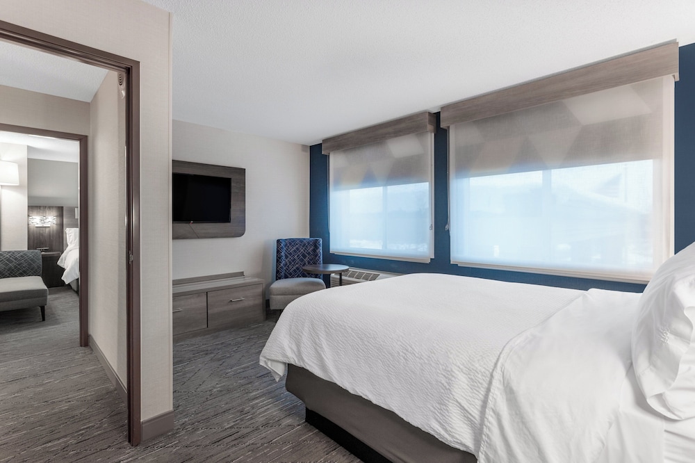 Suite, 2 Bedrooms - Photo 7
