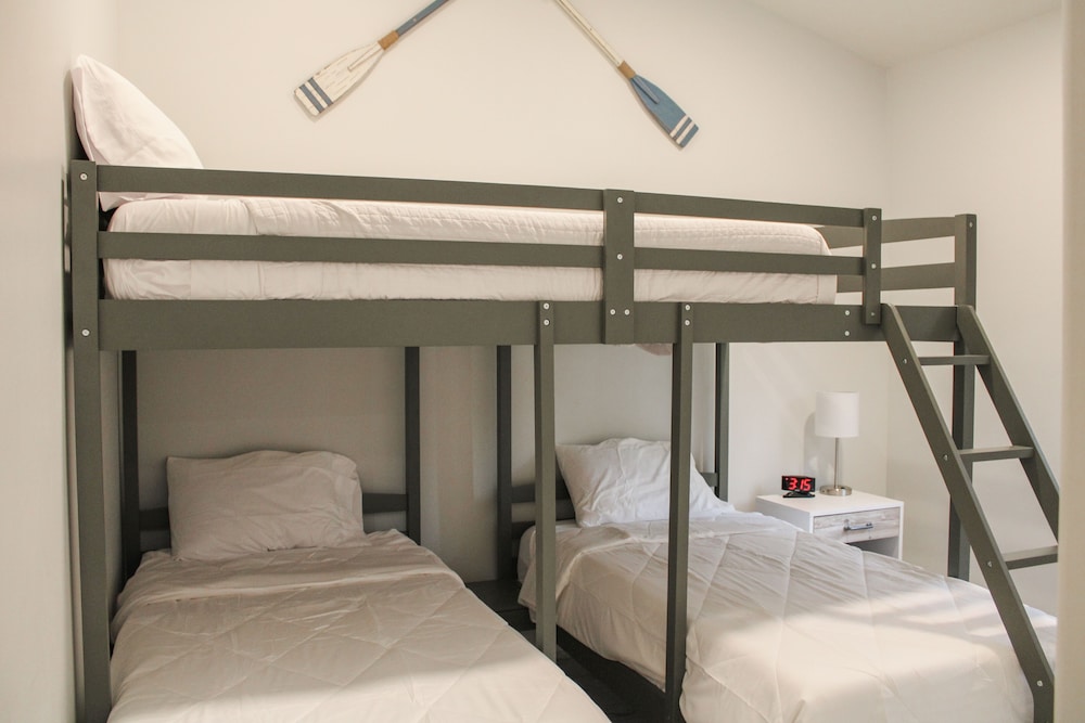 Deluxe Cabin, 3 Bedrooms, Lake View photo 3
