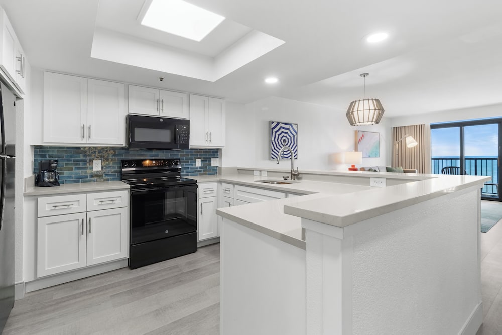 Mariner Oceanfront Deluxe Three Bedroom Condo - Photo 10