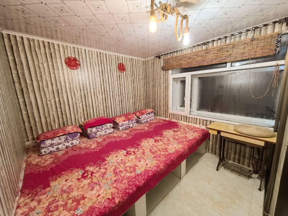 Economy Triple Room photo 3