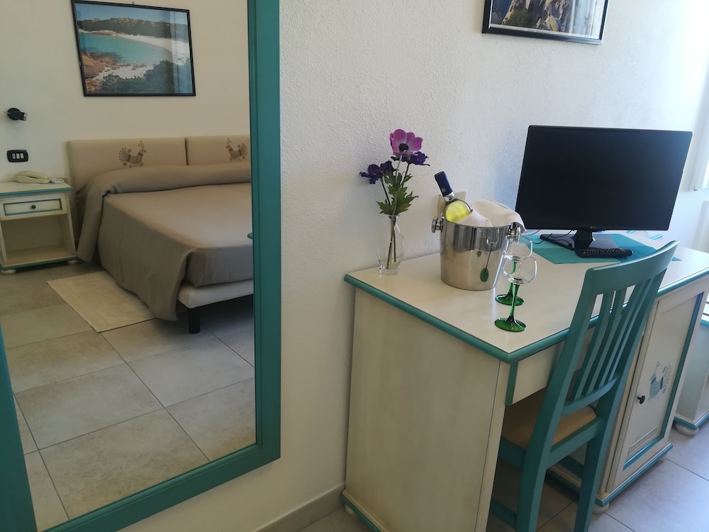 Standard Double or Twin Room - Photo 1