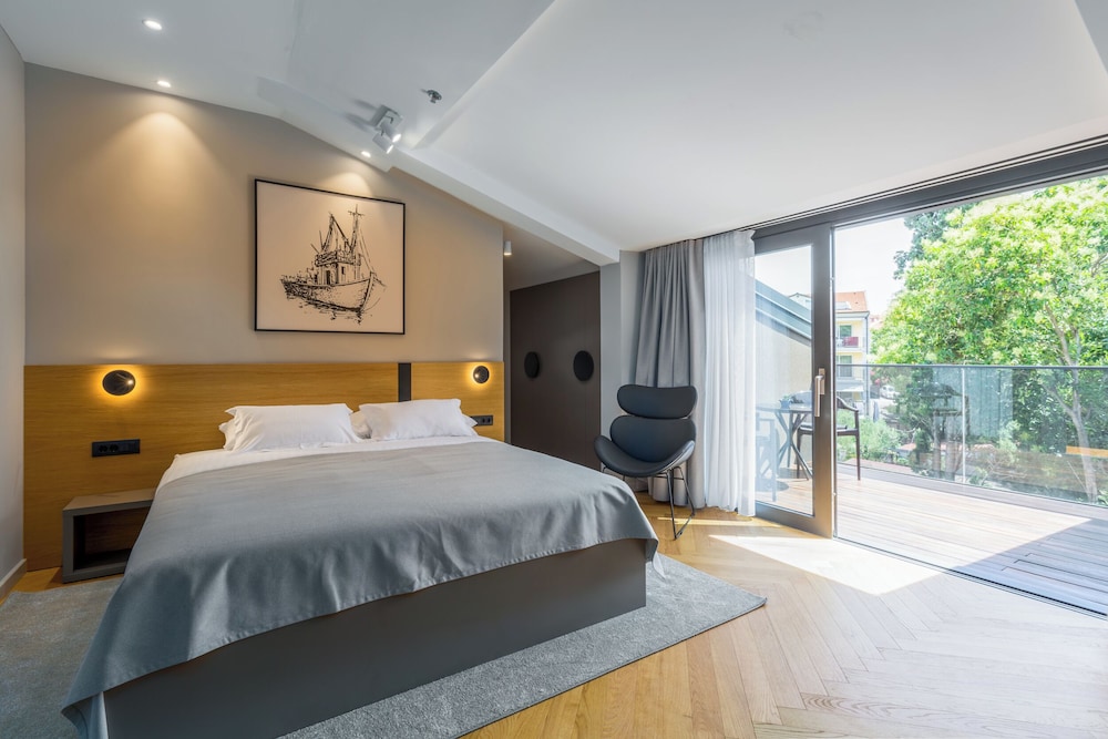 Deluxe Double Room, Balcony, Garden View