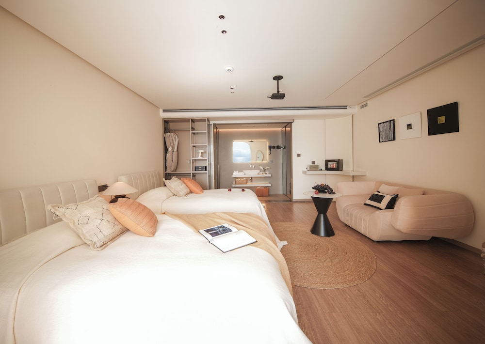 Signature Twin Room, Sea View