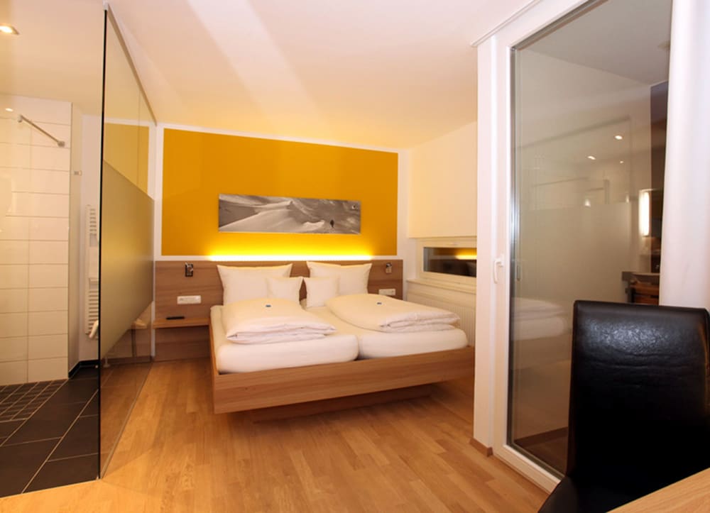 Double Room with balcony or Terrace (Moonetblüamle) photo 2