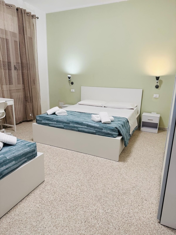 Basic Quadruple Room photo 2