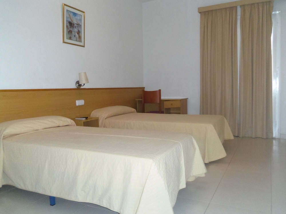 Standard Triple Room - Photo 4