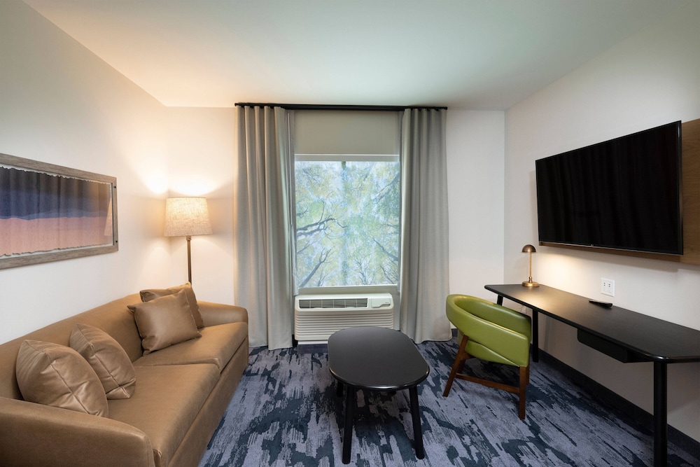 Junior Suite, 1 King Bed with Sofa bed - Photo 3