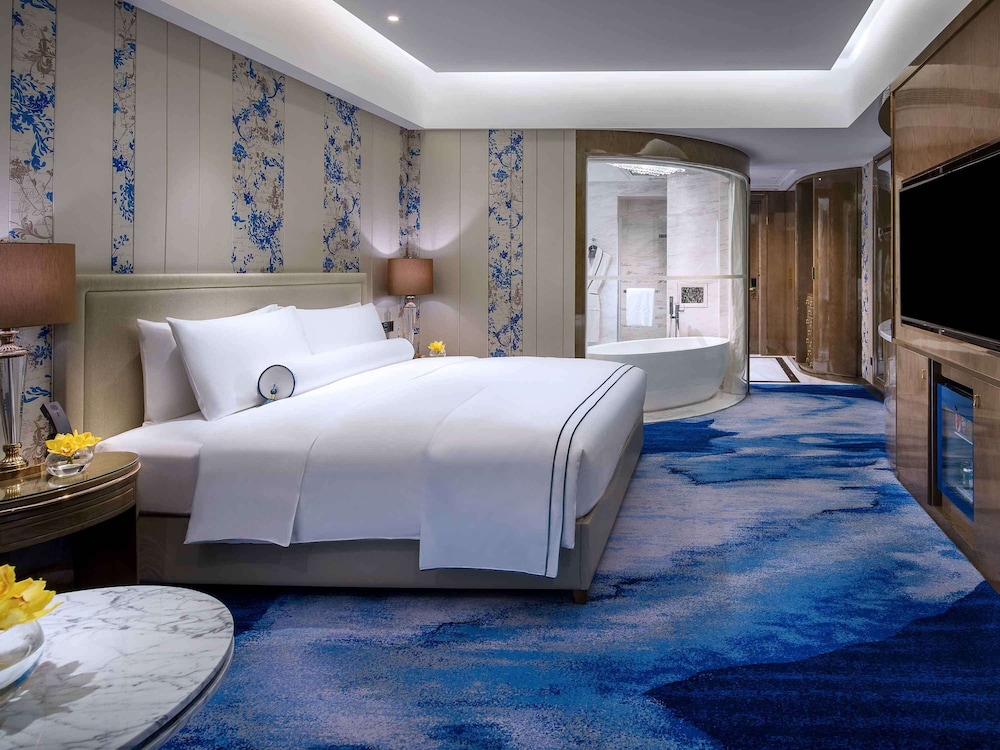 Luxury Room, 1 King Bed, River View