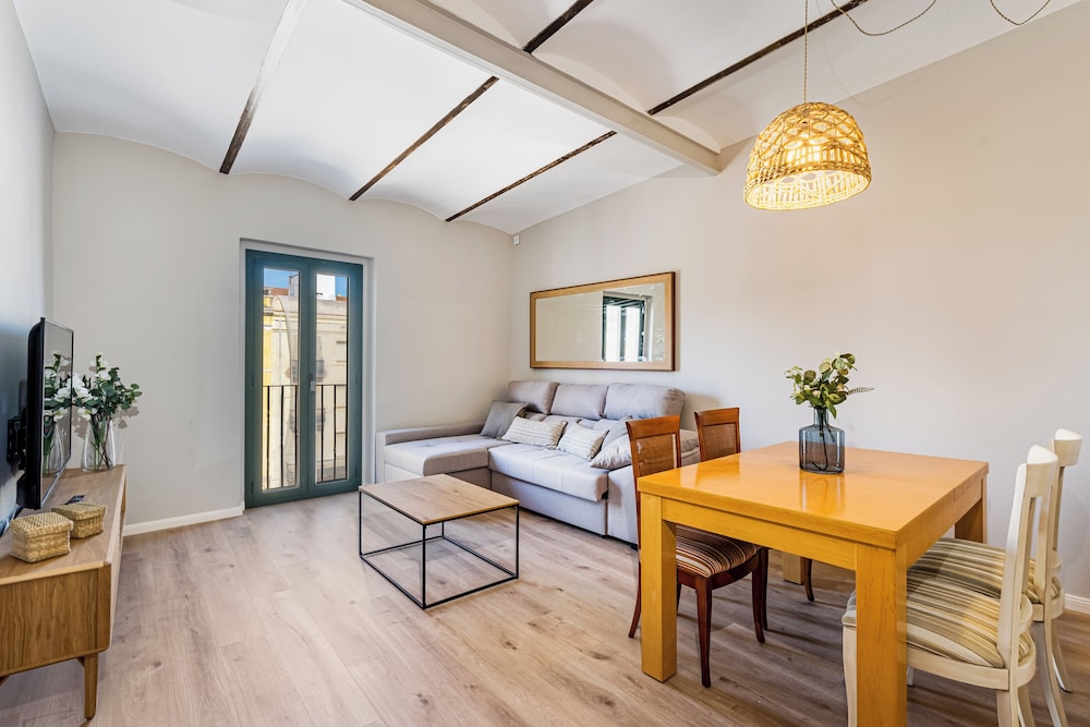 City Apartment, 2 Bedrooms, Balcony