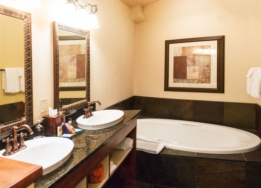 Accessible Two Queen Studio Suite - Photo 8