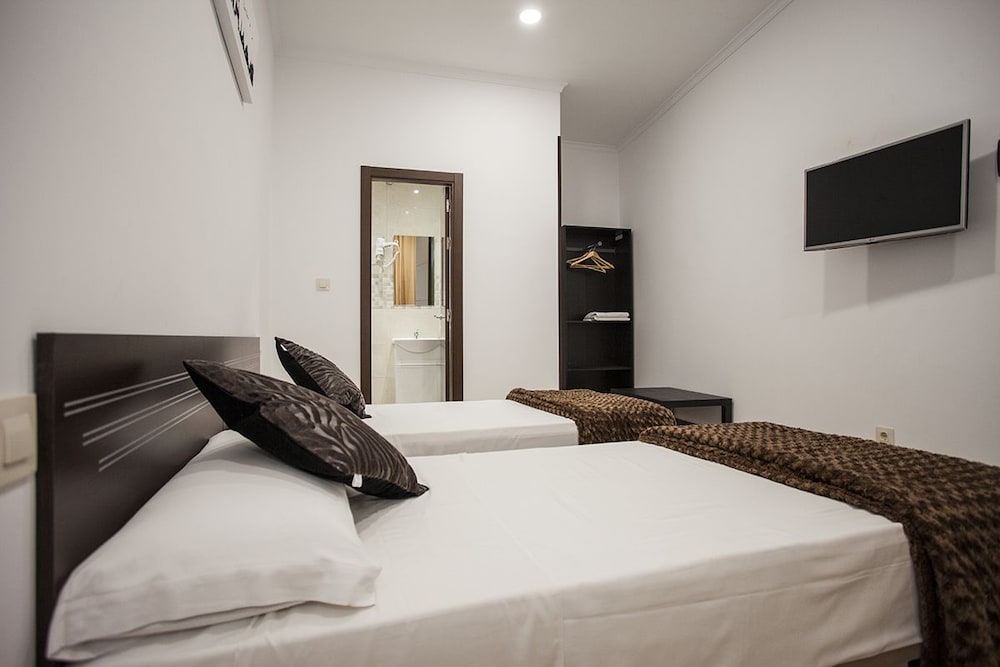 Twin Room, Private Bathroom photo 3